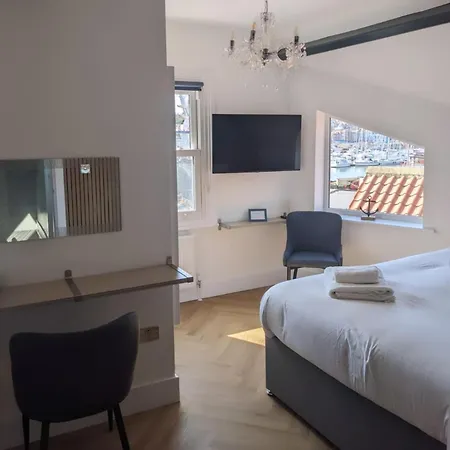 Wadsworth Harbour View 別荘